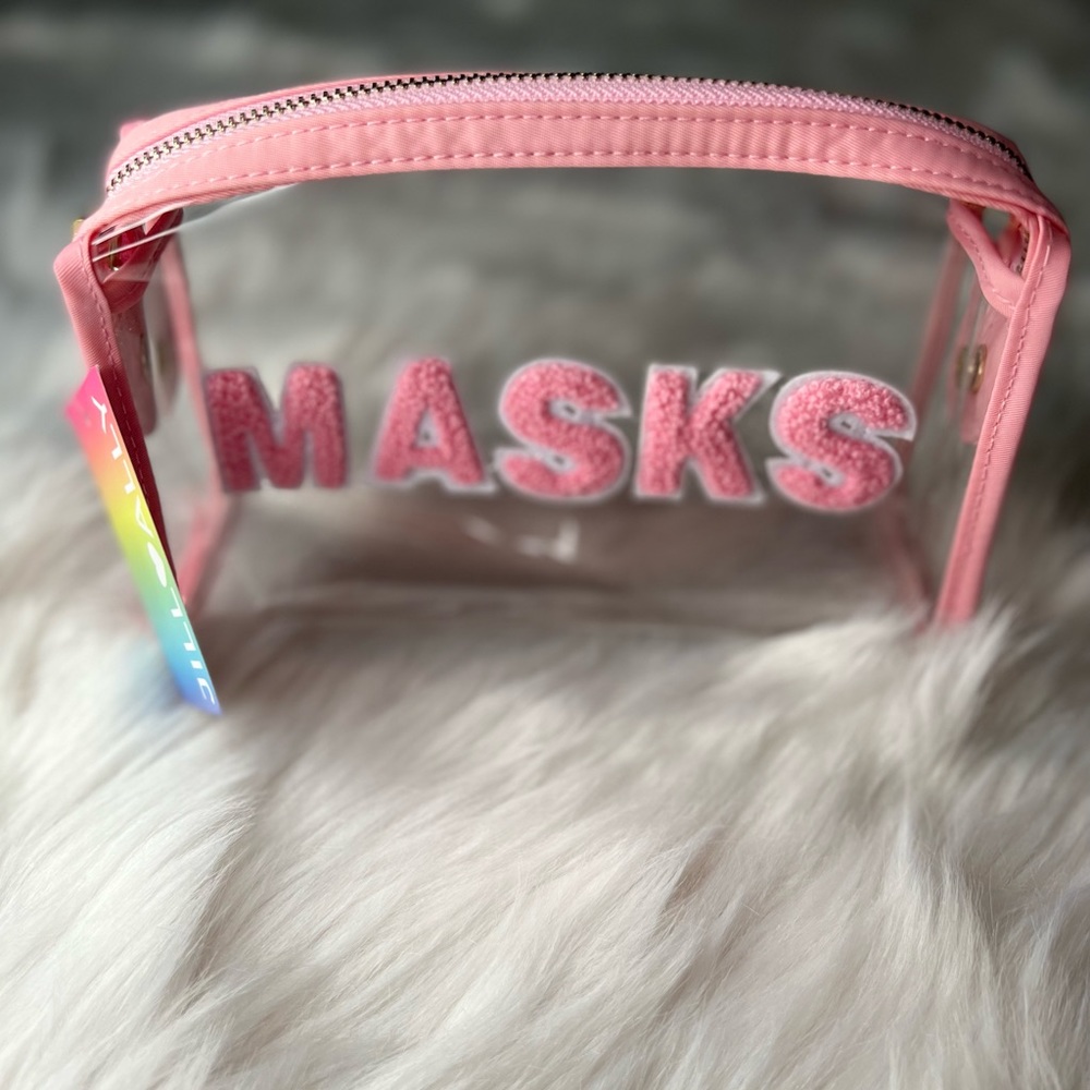 Clear zipper pouch to hold masks
